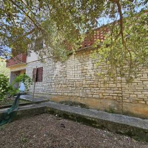Sutomišćica, Ugljan I Samostojeća kuća 284 m² s okućnicom, blizu mora