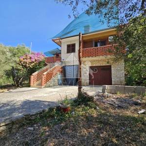 Sutomišćica, Ugljan I Samostojeća kuća 284 m² s okućnicom, blizu mora