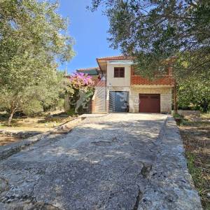 Sutomišćica, Ugljan I Samostojeća kuća 284 m² s okućnicom, blizu mora