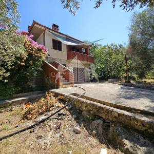 Sutomišćica, Ugljan I Samostojeća kuća 284 m² s okućnicom, blizu mora