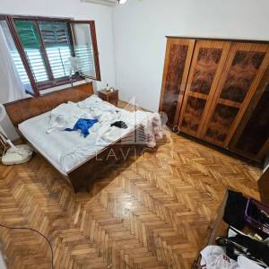 Sutomišćica, Ugljan I Samostojeća kuća 284 m² s okućnicom, blizu mora