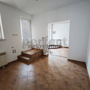 Sveta Nedelja-centar, poslovni prostor 45m2 u prizemlju zgrade