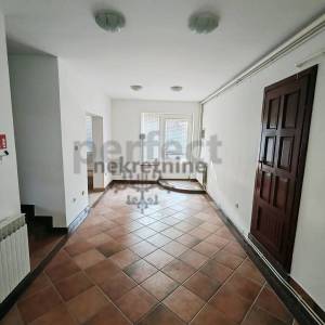 Sveta Nedelja-centar, poslovni prostor 45m2 u prizemlju zgrade