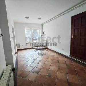Sveta Nedelja-centar, poslovni prostor 45m2 u prizemlju zgrade