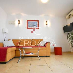 TROGIR, SEGET: kuća sa 6 apartmana!