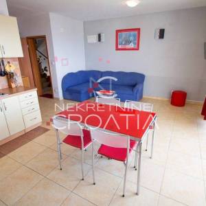 TROGIR, SEGET: kuća sa 6 apartmana!