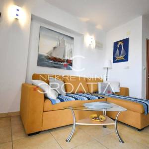 TROGIR, SEGET: kuća sa 6 apartmana!