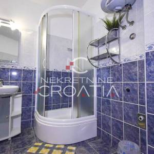 TROGIR, SEGET: kuća sa 6 apartmana!