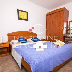 TROGIR, SEGET: kuća sa 6 apartmana!