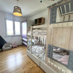 Trogir/Kompletno namješten trosoban stan 