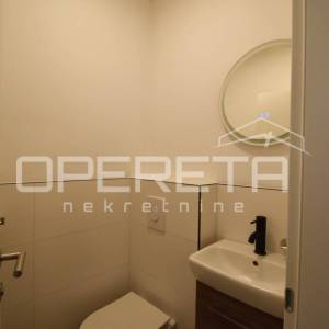 Uređen dvosoban stan s balkonom i dnevnim boravkom 74m2