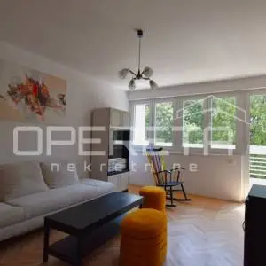 Uređen dvosoban stan s balkonom i dnevnim boravkom 74m2