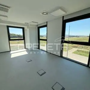 UREDSKI PROSTOR, NAJAM, VARAŽDIN/GORNJI KNEGINEC, 327 M2