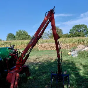 Utovarivač I prikolica za stajski gnoj