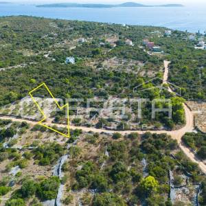Vinišće, Ilovica – poljoprivredno zemljište 829 m² s dobrim pristupom
