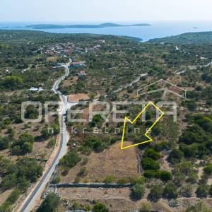 Vinišće, Kalac – ravno poljoprivredno zemljište 1.683 m² uz cestu