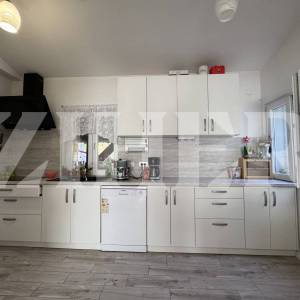 VIR – dvojna kuća, 124,42 m², 350 m od mora, 2 app, garaža, 2 pm