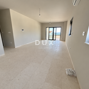 Vodice, dvosoban stan, 90,72m², pogled na more, 650m od mora