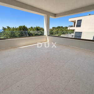 Vodice, dvosoban stan, 90,72m², pogled na more, 650m od mora