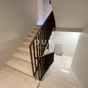 Vodice, dvosoban stan, 90,72m², pogled na more, 650m od mora