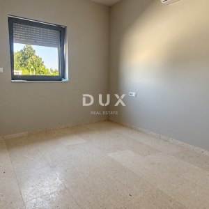Vodice, dvosoban stan, 90,72m², pogled na more, 650m od mora