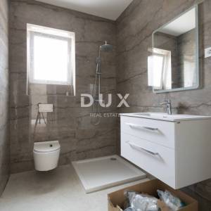 Vodice, dvosobni stan s bazenom, 59 m²