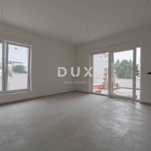 Vodice, dvosobni stan s bazenom, 59 m²
