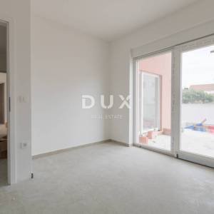 Vodice, dvosobni stan s bazenom, 59 m²
