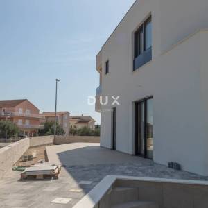 Vodice, Srima, kuća sa bazenom, 134 m²