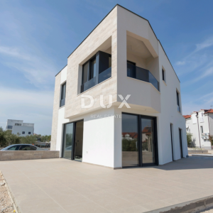 Vodice, Srima, kuća sa bazenom, 134 m²