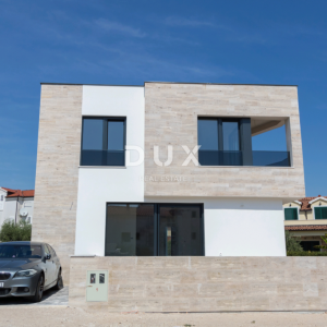 Vodice, Srima, kuća sa bazenom, 134 m²