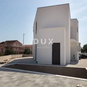 Vodice, Srima, kuća sa bazenom, 134 m²