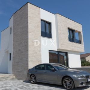 Vodice, Srima, kuća sa bazenom, 134 m²