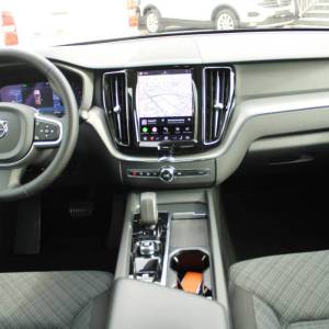 Volvo XC60 2.0D AUTOMATIK 4x4 *LED,NAVIGACIJA,KAMERA* - nije uvoz