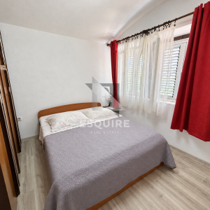 ZADAR – BULEVAR - Kuća u nizu s vrtom na odličnoj lokaciji, dvije spavaće sobe i krovnom terasom!