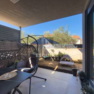 ZADAR - CRVENE KUĆE - Dvosoban stan s vrtom - 80m2