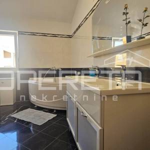Zadar, Diklovac – 4-sobni stan s pogledom na more