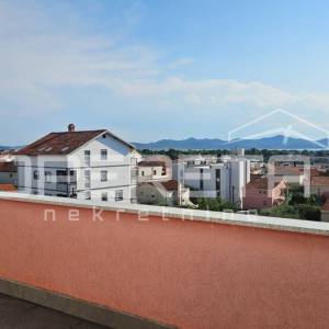 Zadar, Diklovac – 4-sobni stan s pogledom na more