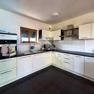 ZADAR - DIKLOVAC dvosoban stan na 1. katu, pogled na more - 80m2
