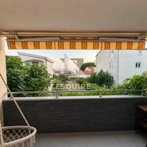 ZADAR – PLOVANIJA, komforan dvoetažni stan od 100,65 m² s vrtom, terasom i dva parkirna mjesta!!