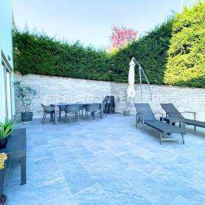Zagreb, Borčec, dvoetažan četverosoban stan 116 m2 s privatnim vrtom 390 m2 + 2 PM