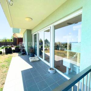 Zagreb, Borčec, dvoetažan četverosoban stan 116 m2 s privatnim vrtom 390 m2 + 2 PM