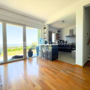 Zagreb, Borčec, dvoetažan četverosoban stan 116 m2 s privatnim vrtom 390 m2 + 2 PM
