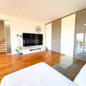 Zagreb, Borčec, dvoetažan četverosoban stan 116 m2 s privatnim vrtom 390 m2 + 2 PM