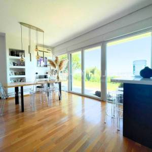 Zagreb, Borčec, dvoetažan četverosoban stan 116 m2 s privatnim vrtom 390 m2 + 2 PM