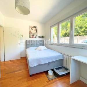 Zagreb, Borčec, dvoetažan četverosoban stan 116 m2 s privatnim vrtom 390 m2 + 2 PM