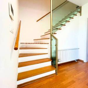 Zagreb, Borčec, dvoetažan četverosoban stan 116 m2 s privatnim vrtom 390 m2 + 2 PM