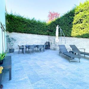 Zagreb, Borčec, dvoetažan četverosoban stan 116 m2 s privatnim vrtom 390 m2 + 2 PM