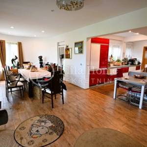 Zagreb/Horvati/vila 440m2sa 1908m2 okućnice/komplet namješteno i opremljeno/PRILIKA!