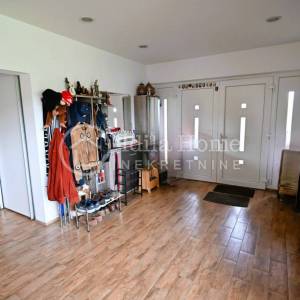 Zagreb/Horvati/vila 440m2sa 1908m2 okućnice/komplet namješteno i opremljeno/PRILIKA!
